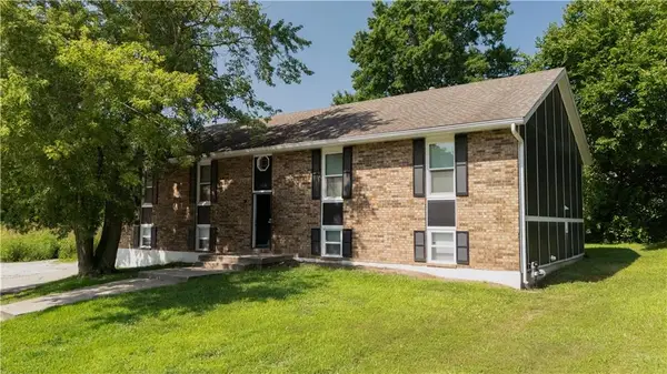 704 NE Ball Drive, Lee's Summit, MO 64086