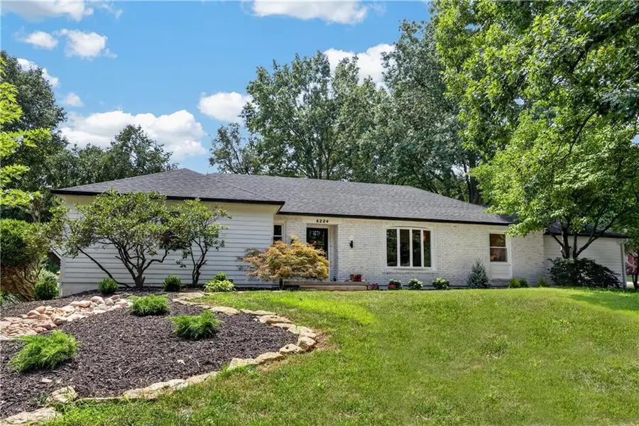 8224 Linden Drive, Prairie Village, KS 66208 - #2