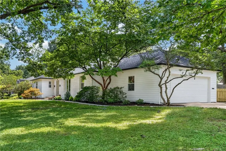 8224 Linden Drive, Prairie Village, KS 66208 - #3