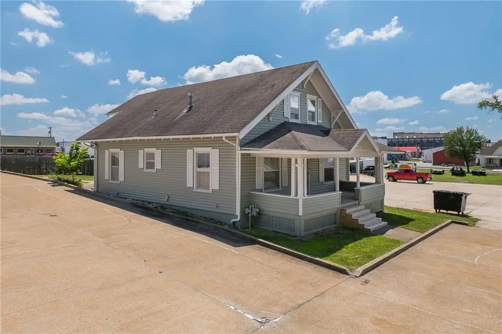 911 Cherry Street, Chillicothe, MO 64601 - #1