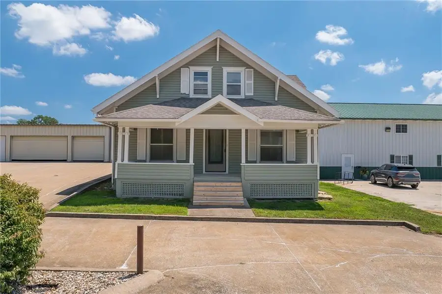 911 Cherry Street, Chillicothe, MO 64601 - #2