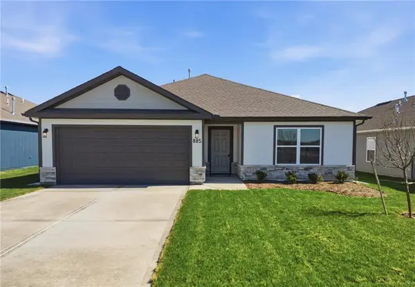 20271 W 195th Street, Spring Hill, KS 66083