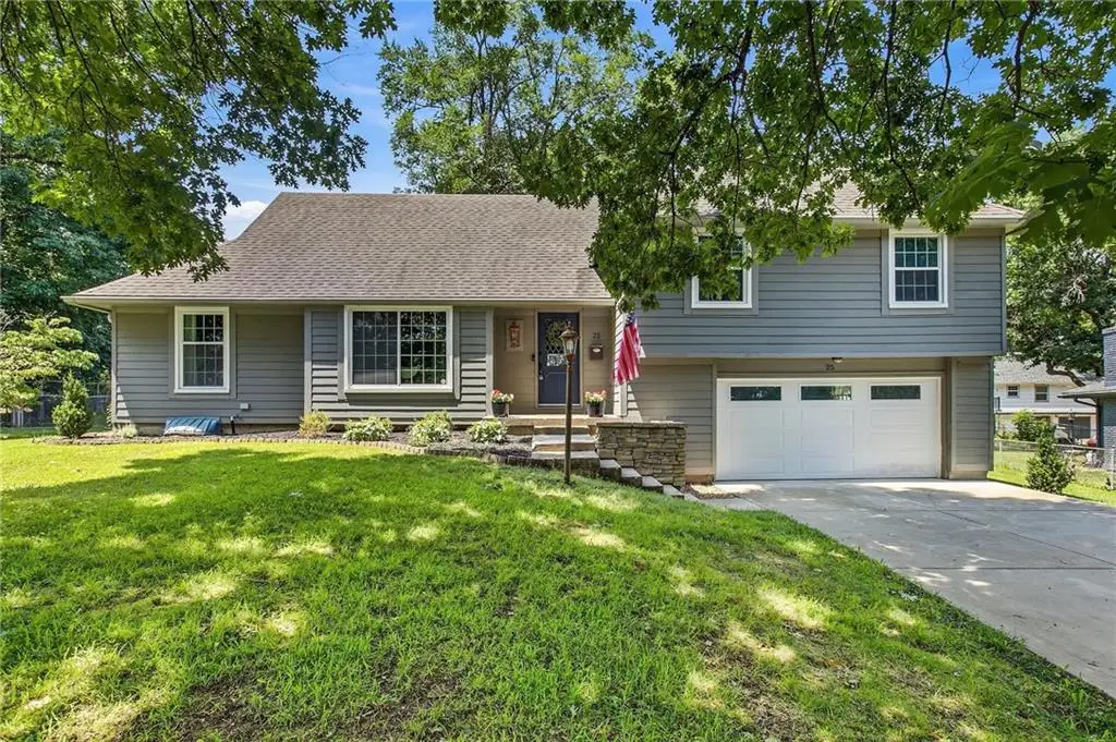 25 E 113th Terrace, Kansas City, MO 64114 - #1