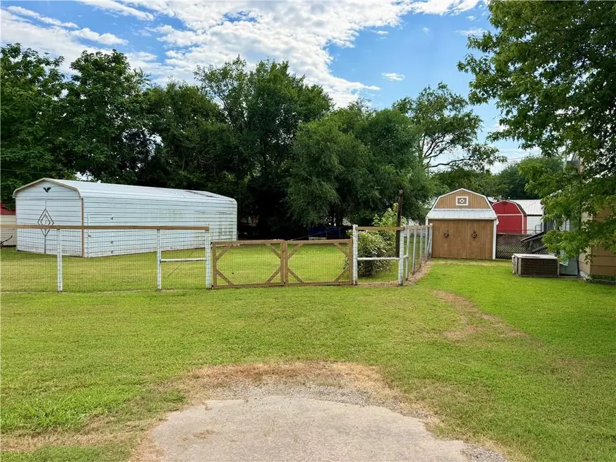 1900 Home Circle Street, Coffeyville, KS 67337 - #2