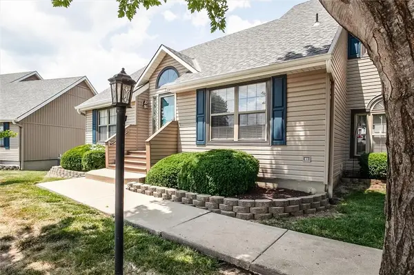 112 Stonebridge Lane, Smithville, MO 64089