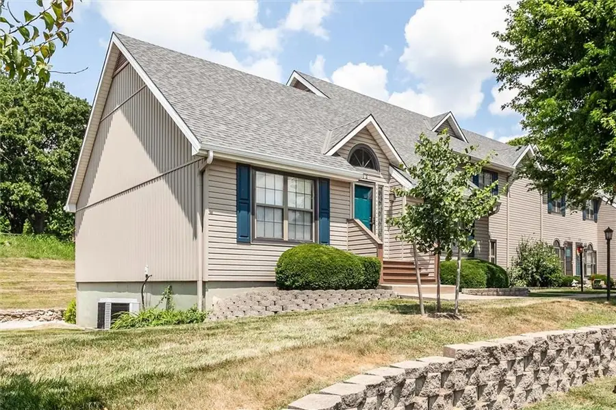 112 Stonebridge Lane, Smithville, MO 64089 - #2