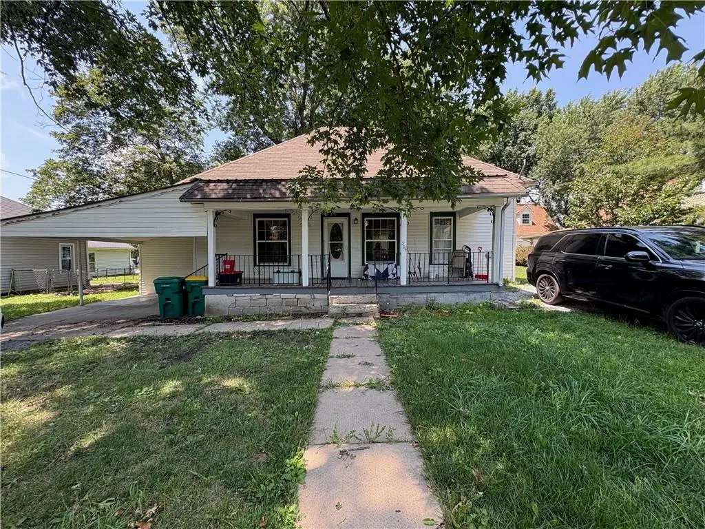 304 S Rogers Road, Louisburg, KS 66053 - #1