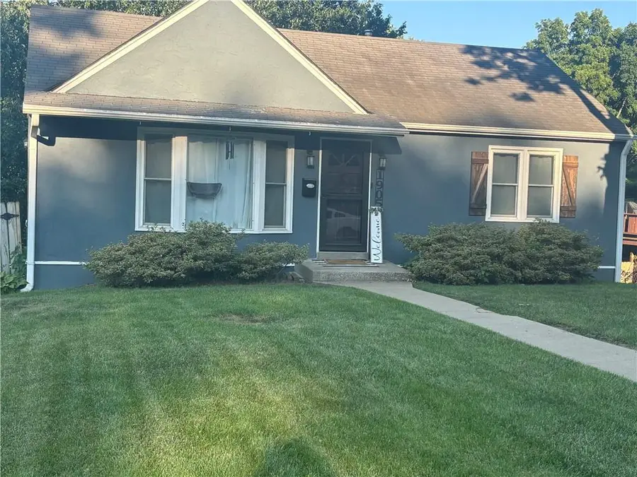 1905 N 31 Street, Saint Joseph, MO 64506 - #3