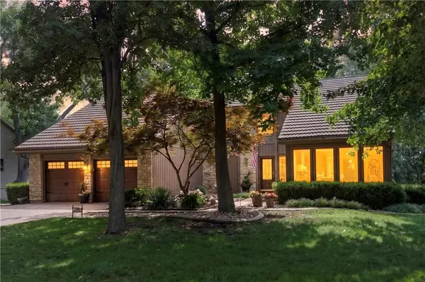 4498 SW Bowsprit Drive, Lee's Summit, MO 64082