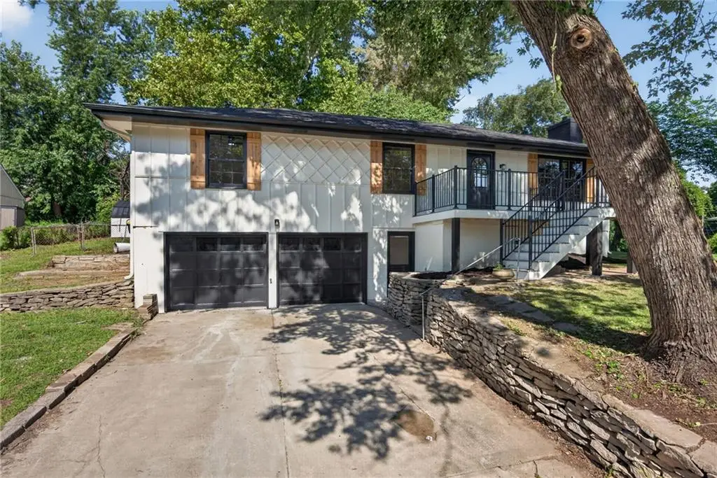 5704 Ewing Avenue, Kansas City, MO 64129 - #1