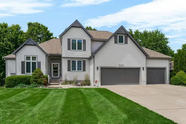 808 SW Springwater Lane, Lee's Summit, MO 64081