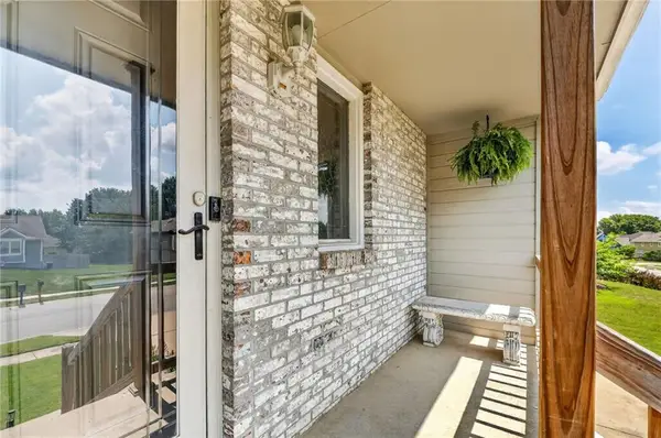 503 Newport Drive, Smithville, MO 64089