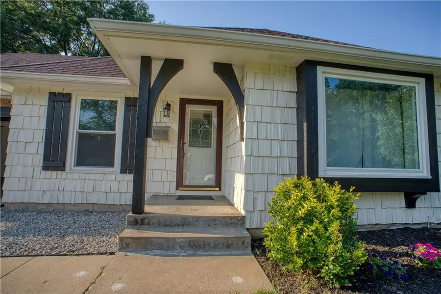 2010 SW 33rd Street, Topeka, KS 66611 - #2