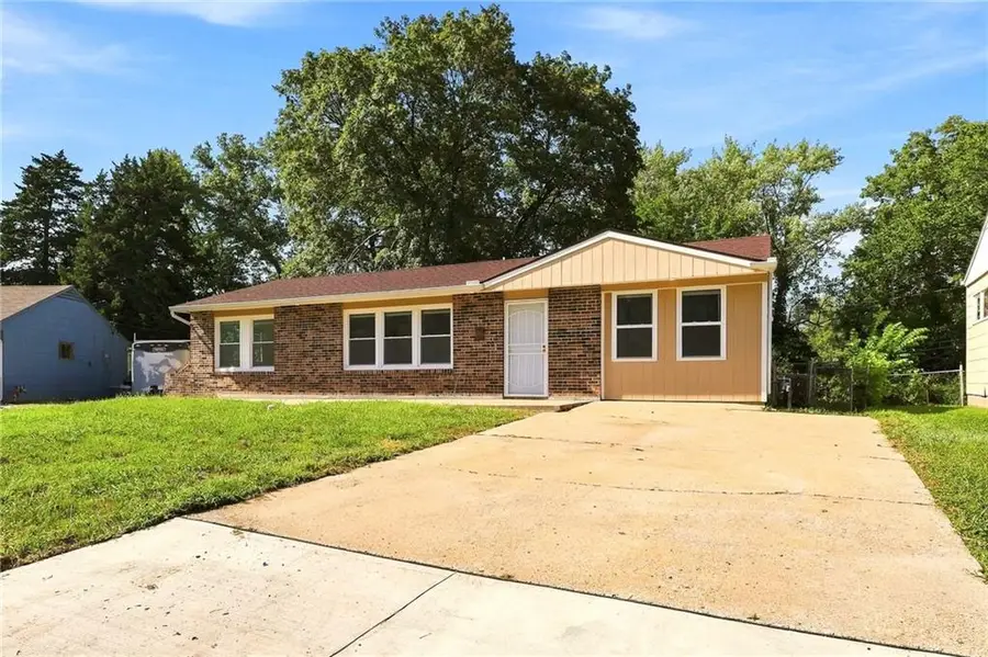 10706 Cambridge Avenue, Kansas City, MO 64134 - #2