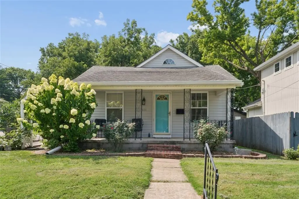 601 W 77th Street, Kansas City, MO 64114 - #1
