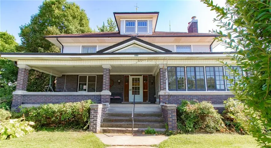 210 E Gay Street, Warrensburg, MO 64093 - #2