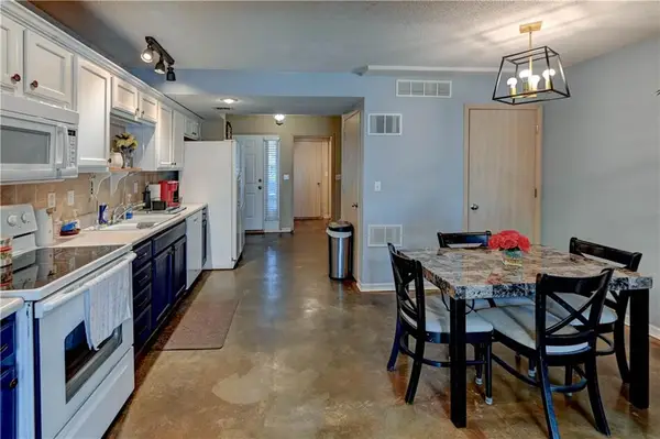 8112 N Lawn Avenue, Kansas City, MO 64119