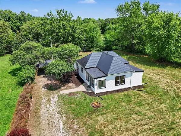 7560 Hoover Road, Smithville, MO 64089