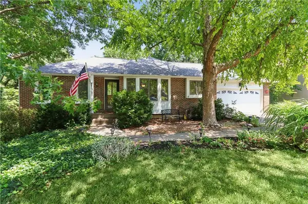 6003 Greenwood Street, Shawnee, KS 66216