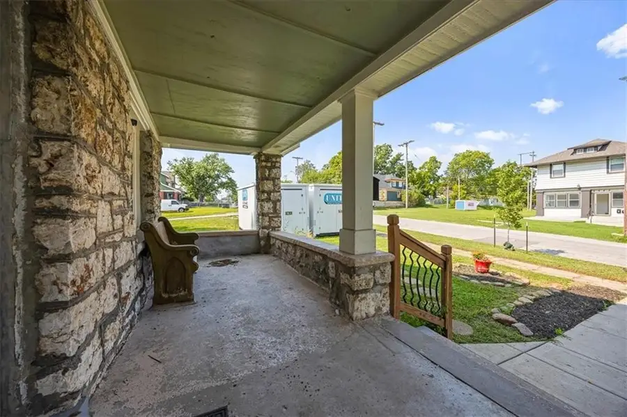 2939 Wayne Avenue, Kansas City, MO 64109 - #3