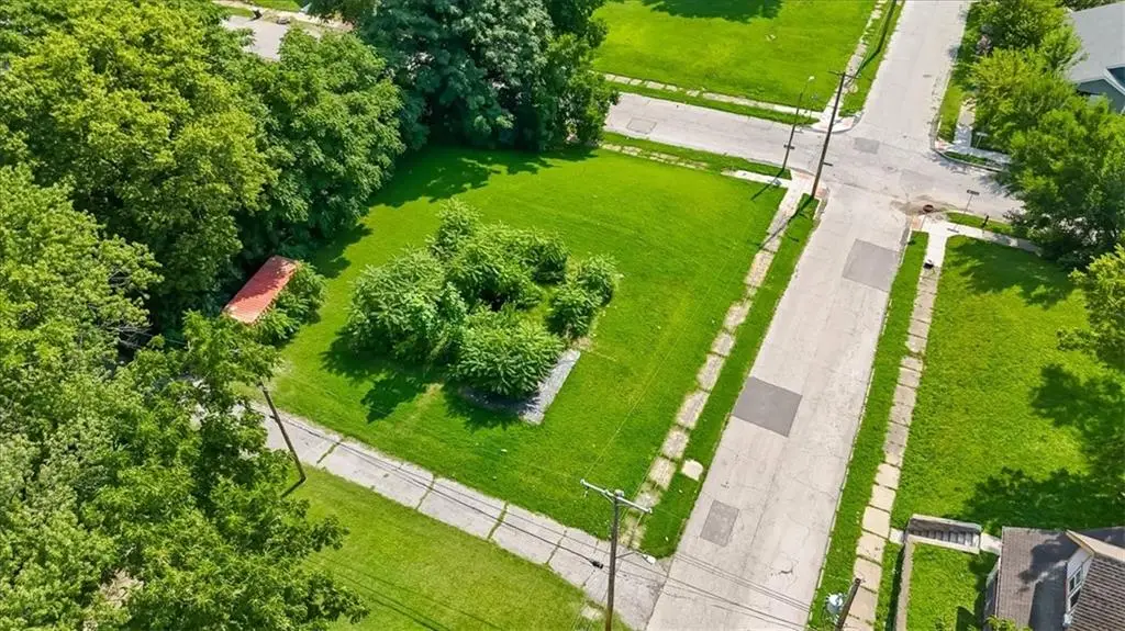 1612 E 30th Street, Kansas City, MO 64109 - #1