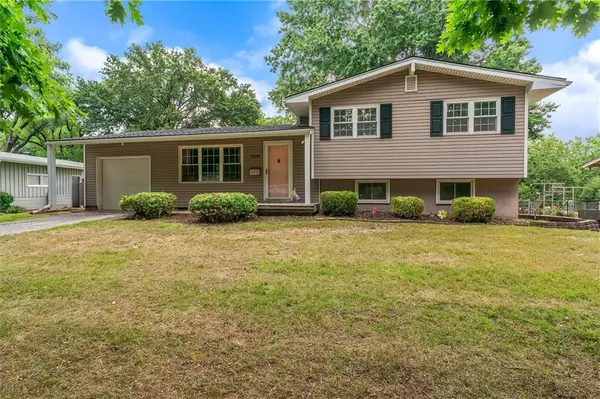 2408 NE 63rd Place, Gladstone, MO 64118