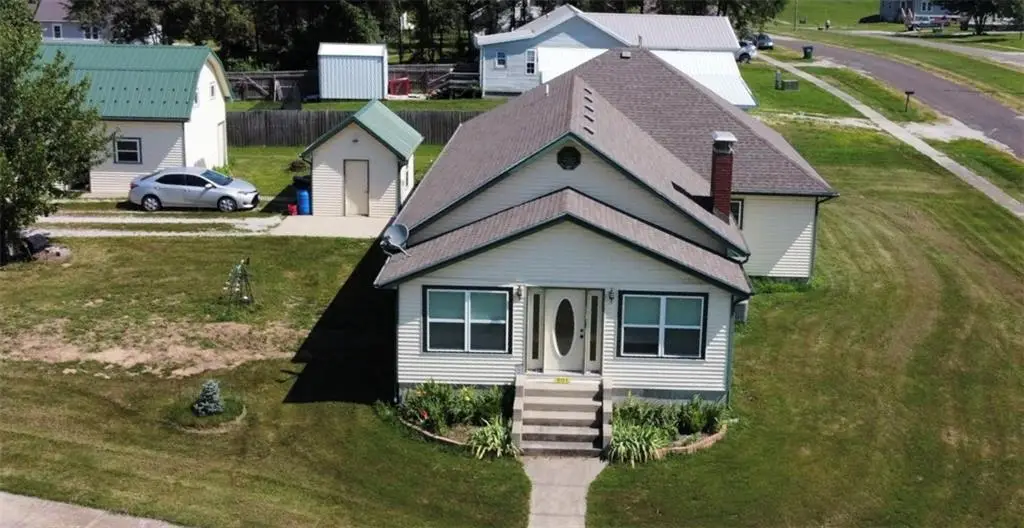 301 Walnut Street, Pattonsburg, MO 64670 - #1