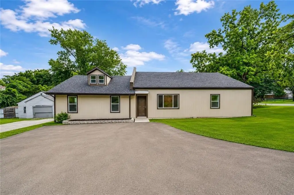 5851 Barnes Avenue, Kansas City, MO 64119 - #1