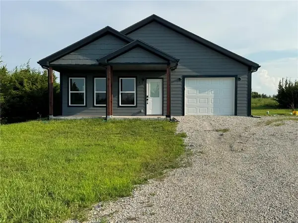 213 Bald Eagle Drive, Linn Valley, KS 66040