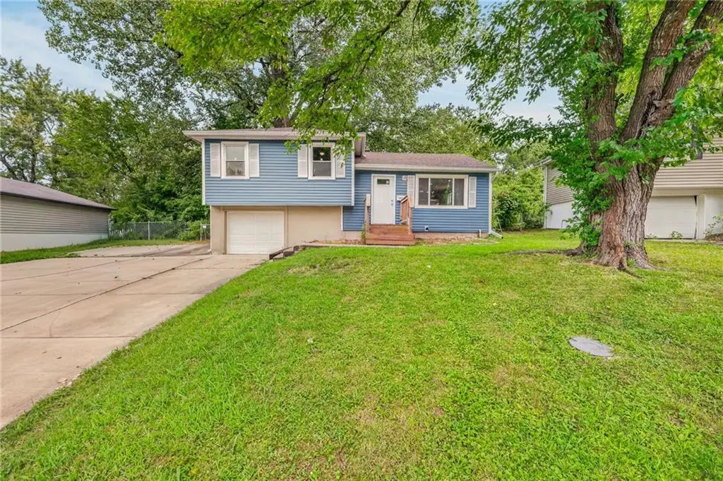 4925 N Smalley Avenue, Kansas City, MO 64119 - #1