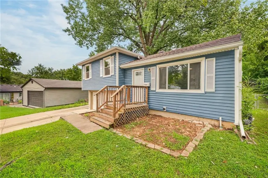 4925 N Smalley Avenue, Kansas City, MO 64119 - #2