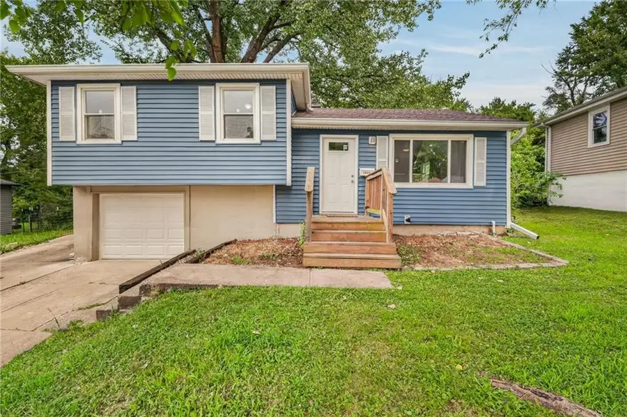 4925 N Smalley Avenue, Kansas City, MO 64119 - #3