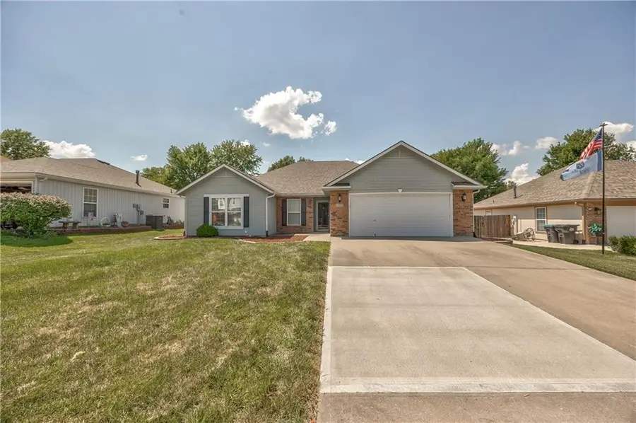 702 SW Hillside Court, Grain Valley, MO 64029 - #2