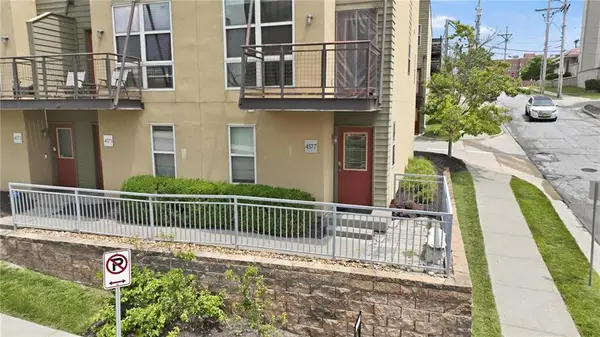 4577 Madison Avenue #E4, Kansas City, MO 64111