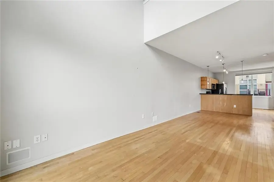 4577 Madison Avenue #E4, Kansas City, MO 64111 - #3