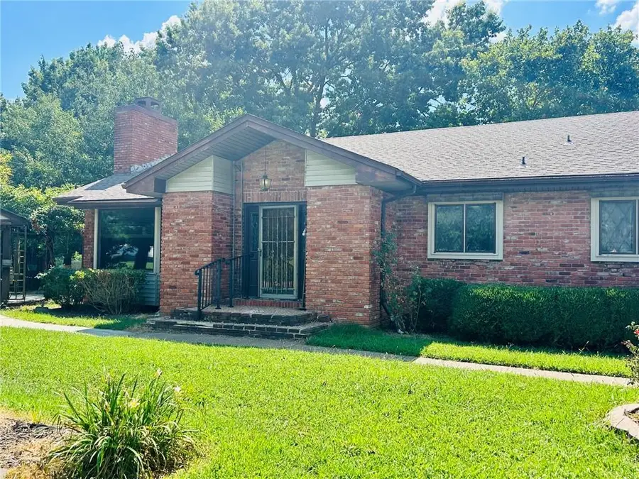 108 Crestview Drive, Parsons, KS 67357 - #2