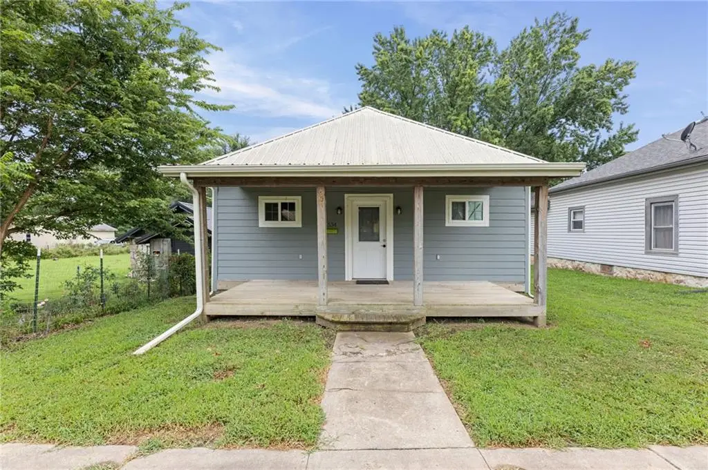 534 E 2nd Avenue, Garnett, KS 66032 - #1