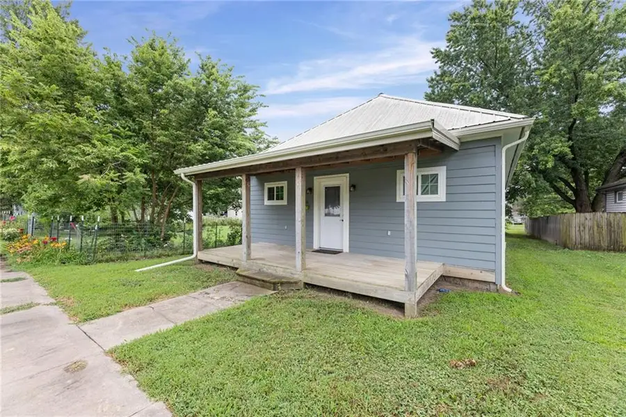 534 E 2nd Avenue, Garnett, KS 66032 - #3