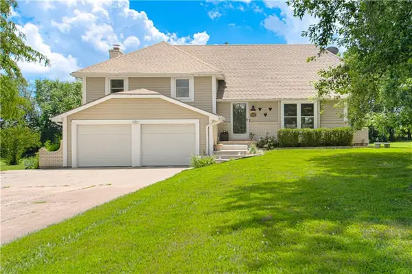 6901 W 202nd Terrace, Overland Park, KS 66013