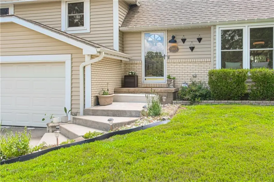 6901 W 202nd Terrace, Overland Park, KS 66013 - #2