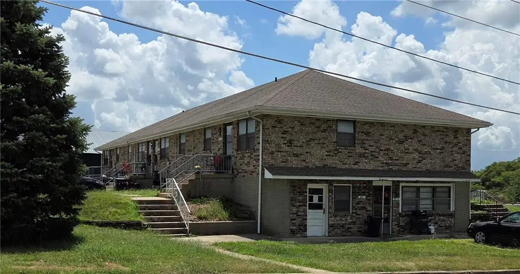907 W 29th Street, Higginsville, MO 64037 - #1