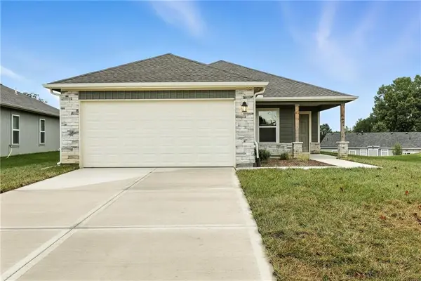428 Valley View Drive, Tonganoxie, KS 66086