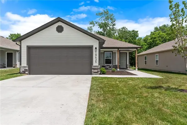 2790 Woodfield Drive, Tonganoxie, KS 66086