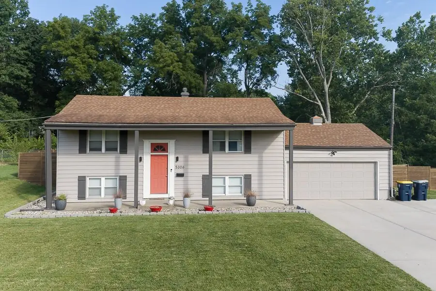 5306 N Sycamore Drive, Kansas City, MO 64119 - #2