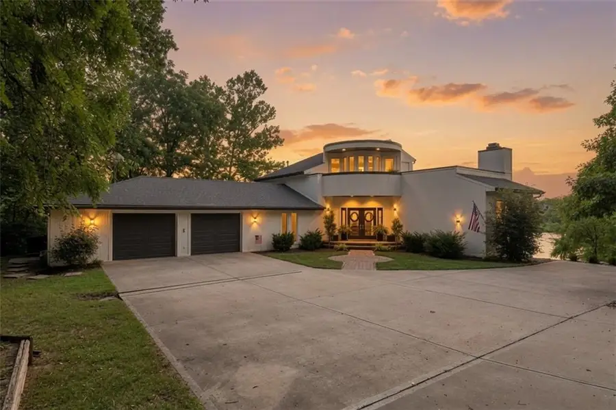 15404 Lake Point Drive, Bonner Springs, KS 66012 - #2