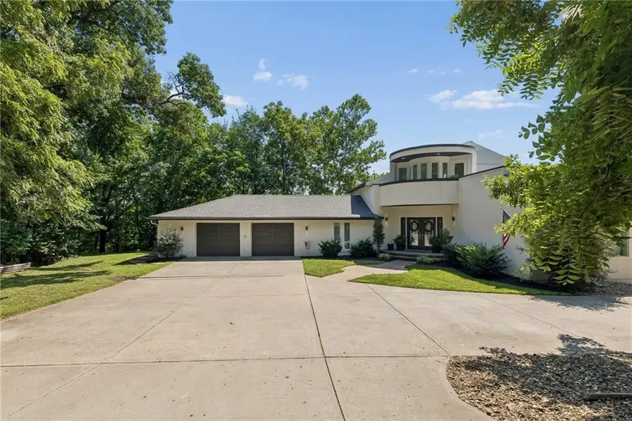 15404 Lake Point Drive, Bonner Springs, KS 66012 - #3