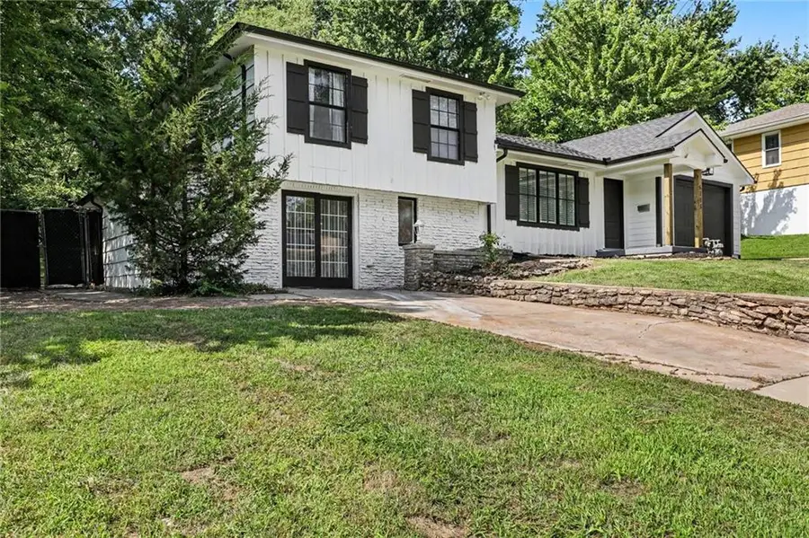 6105 E 96th Terrace, Kansas City, MO 64134 - #2