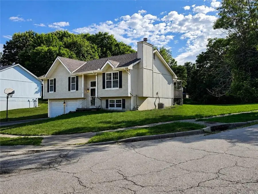 7818 N Amoret Avenue, Kansas City, MO 64151 - #2