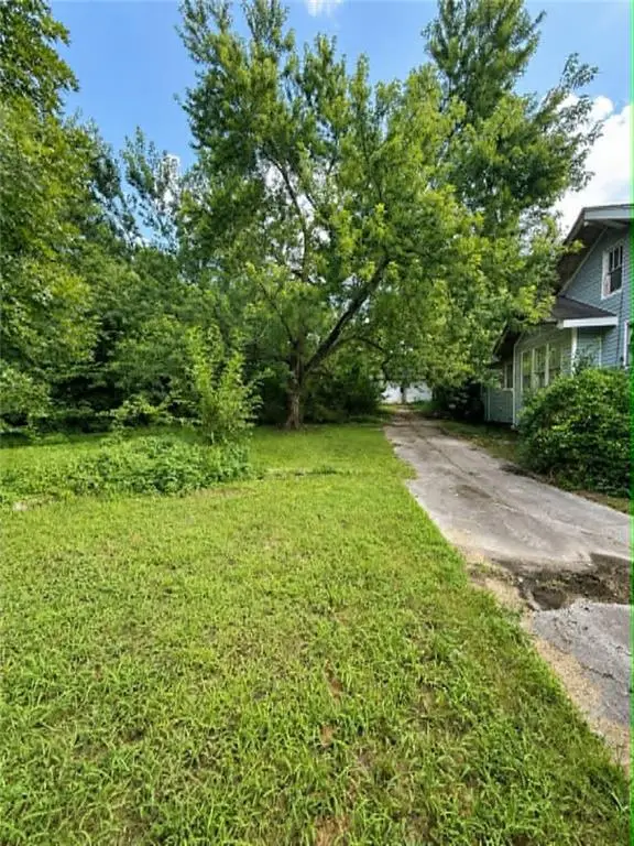 335 E 10th Street, Baxter Springs, KS 66713 - #2