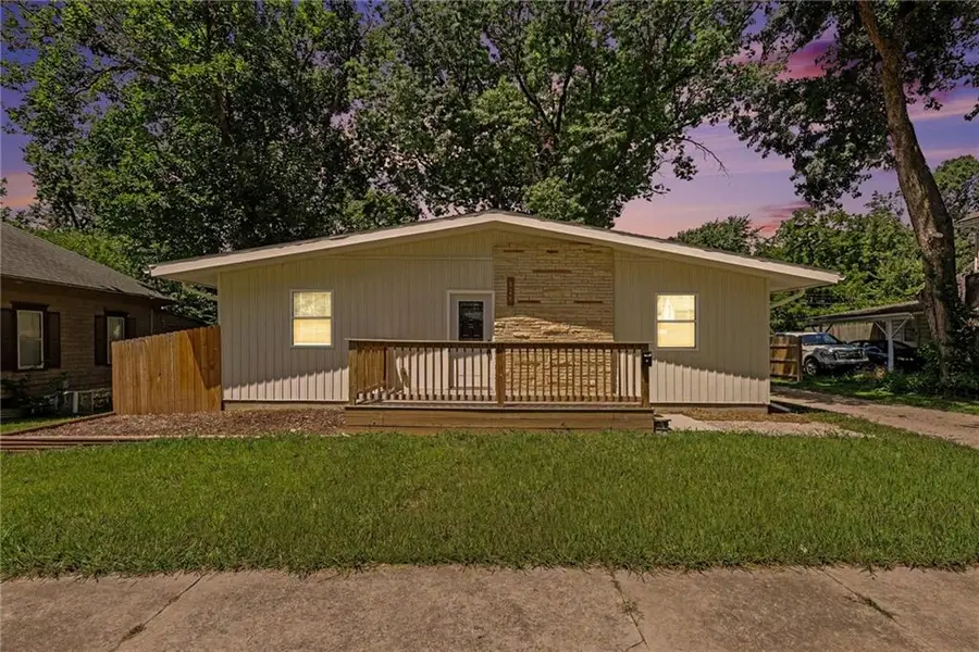 828 N Oak Street, Ottawa, KS 66067 - #2